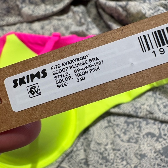 NWT Skims fits everybody scoop plunge bra neon yellow pink 34 D - Picture 4 of 5